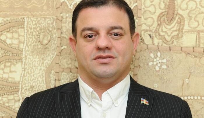 Azadlığa çıxan Ata Abdullayev alqışlarla qarşılandı — Şüar səsləndirdi (VİDEO)