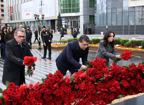 Medianın İnkişafı Agentliyinin kollektivi “Ana harayı” abidəsini ziyarət edib