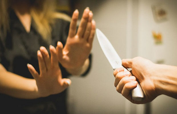 23 yaşlı qadın bıçaqlandı – Şübhəli əridir