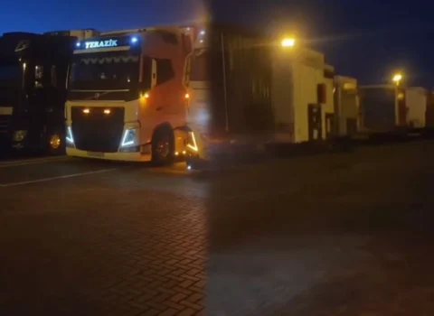 “Yüklə dolu maşınlar Bakı Beynəlxalq Dəniz Ticarəti Limanında qalıb” – ŞİKAYƏT