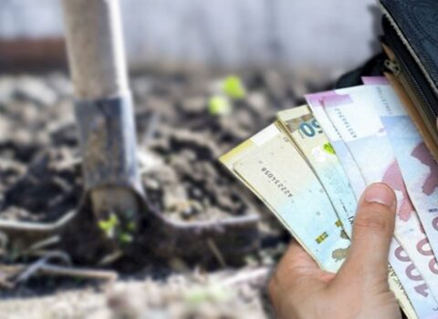 “Dedim, bəlkə dikinə basdıraq?” — Dəfn qiymətləri kəllə-çarxdadır