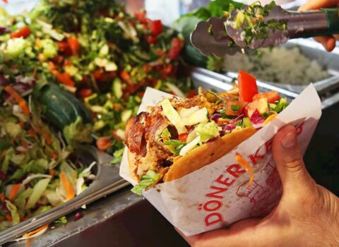 Dönər həqiqətən ən sağlam “ayaqüstü” yeməkdir? — AÇIQLAMA