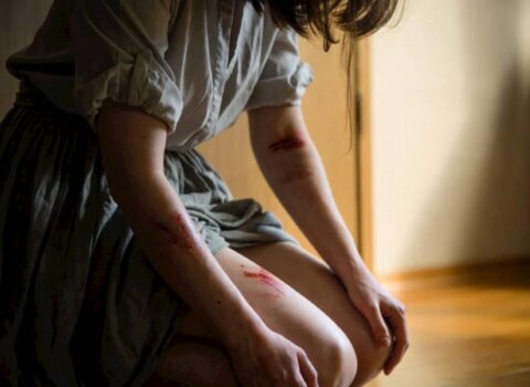 Bakıda kişi arvadını ona cavab qaytardığına görə döydü