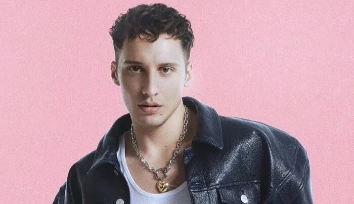 Məşhur türkiyəli müğənni hava limanında saxlanıldı