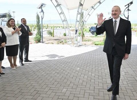 Prezident, xanımı və qızları Xocavənd sakinləri ilə görüşdülər