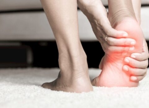 Evdə ayaqyalın gəzənlərdə bu xəstəlik olur