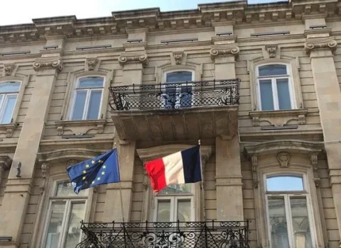 Fransa Azərbaycana başsalığı verdi