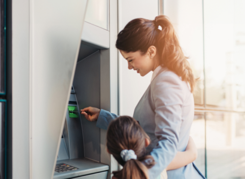 Ata vəfat etdikdə uşağa verilən pensiya yalnız bu halda ananın adına keçə bilər – ÖZƏL