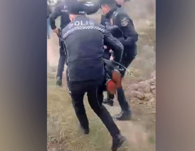 Polis kanala düşən azyaşlını belə xilas etdi – VİDEO