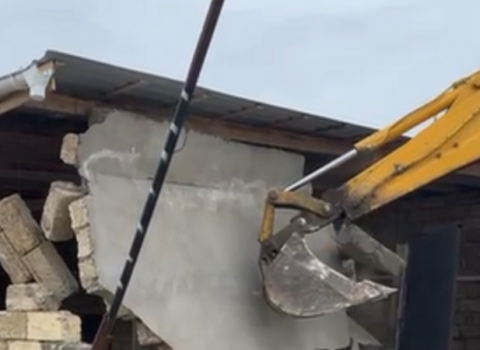 Bakıda daha bir qanunsuz tikili söküldü – VİDEO