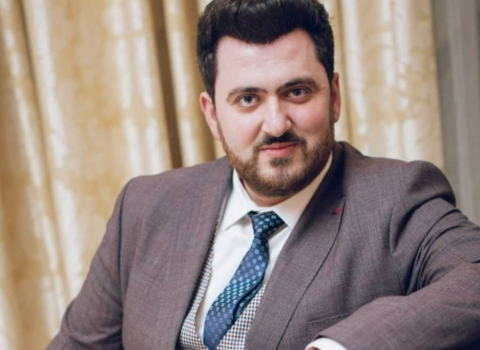 Həmin vaxt Əməkdar artist də liseydə olubmuş