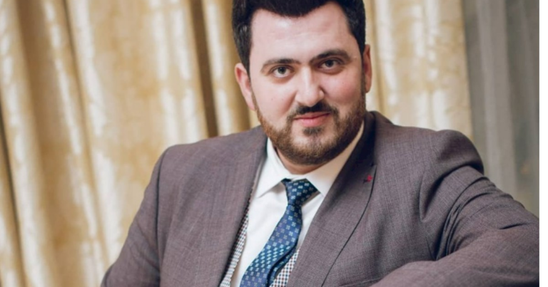 Həmin vaxt Əməkdar artist də liseydə olubmuş Həmin vaxt Əməkdar artist də liseydə olubmuş