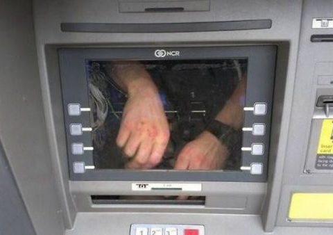 Ahılların kartlarından oğurluq edən şəxs tutuldu