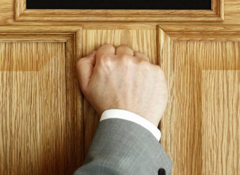 Sərxoş olub qonşunun qapısını döydü, həbs olundu