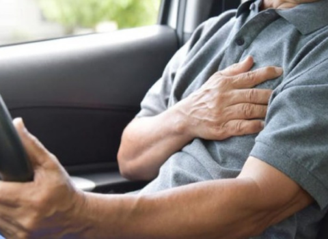 Sürücünün ürəyi tutdu, sükan arxasında öldü