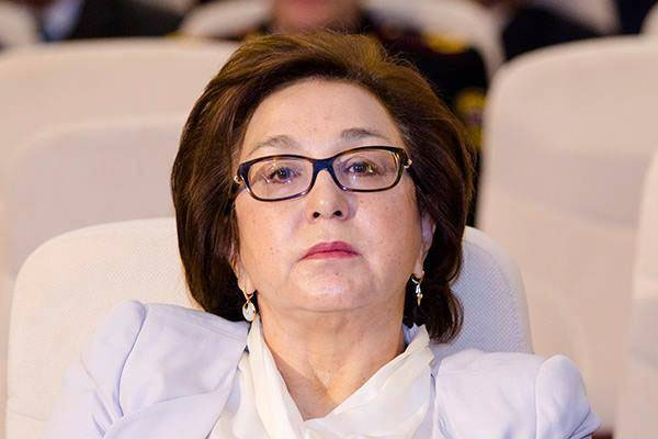 Bu xanım 32 ildir yüksək vəzifədədir Bu xanım 32 ildir yüksək vəzifədədir