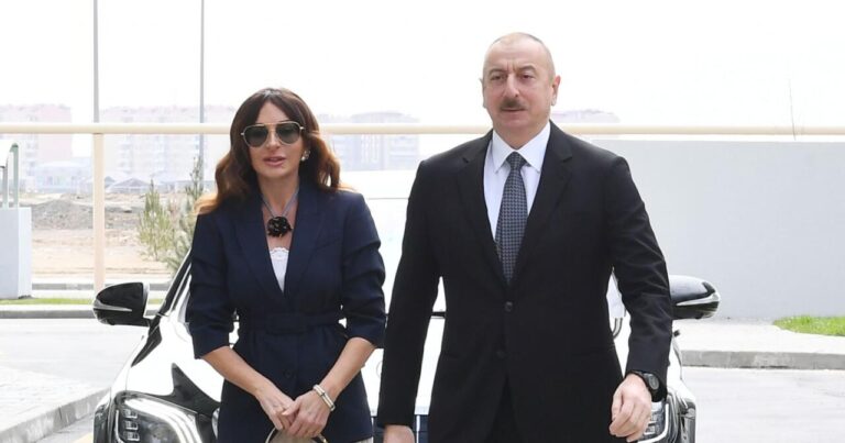 İlham Əliyev və Mehriban Əliyeva  Hərbi Dəniz Qüvvələrində olub