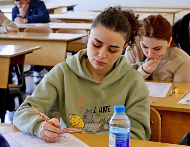 9 nəfər imtahandan xaric olunub