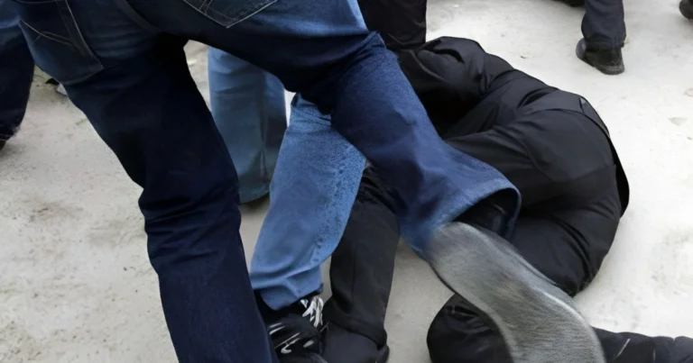 Ata mülkünə görə xəstə qardaşını amansızlıqla döydü – Məhkəmə bəraət aldı Ata mülkünə görə xəstə qardaşını amansızlıqla döydü – Məhkəmə bəraət aldı