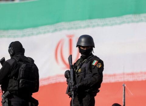 Tehranda polis bayrama görə toplaşanlara atəş açdı