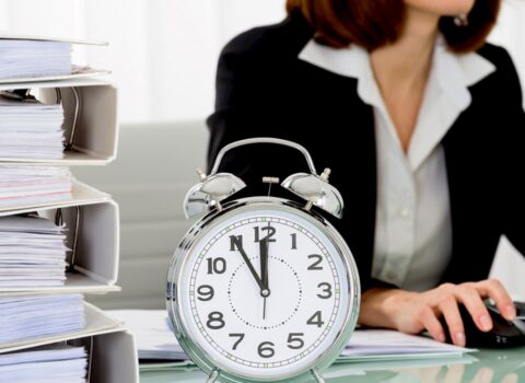 Azərbaycanda iş saatları azaldılır: Bəs maaşlar necə olacaq