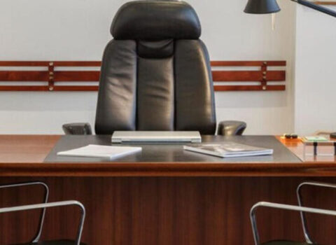 Bu nazirin 5 müavini eyni universiteti bitirib – FOTO