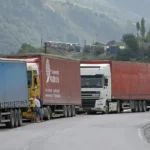 Gürcüstan Ermənistana gedən yük maşınlarını sərhəddən buraxmır