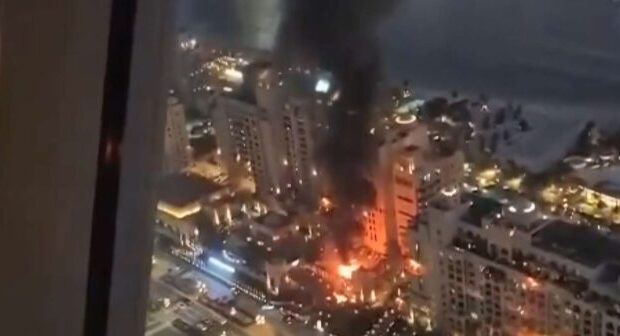 Raket qalıqları Dubayın məhşur otelinə düşdü, yanğın başladı