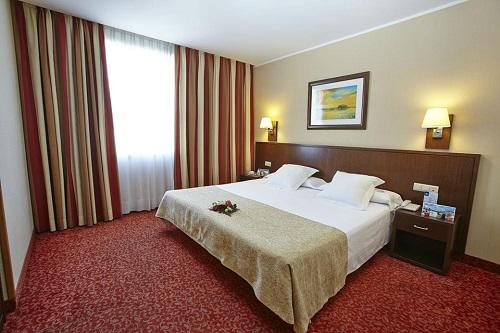 Bakıda 29 yaşlı oğlan oteldə öldü Bakıda 29 yaşlı oğlan oteldə öldü