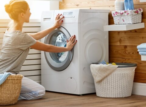 Paltaryuyana duz tökün — Ağ paltarlar bəmbəyaz olacaq