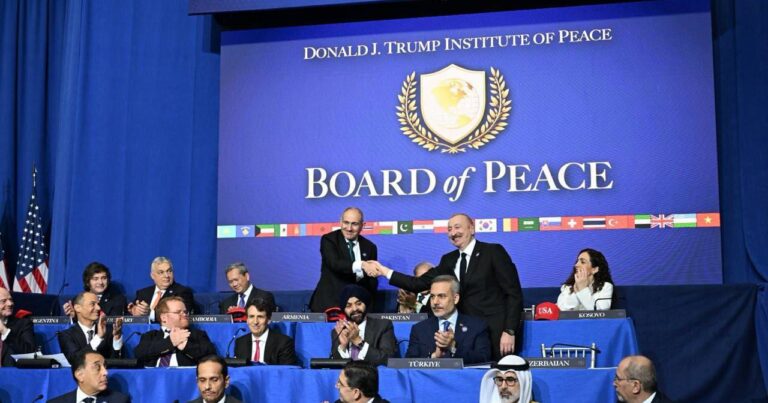 Hikmət Hacıyev: İlham Əliyev və Nikol Paşinyanın əl sıxması dərin simvolik məna daşıyır Hikmət Hacıyev: İlham Əliyev və Nikol Paşinyanın əl sıxması dərin simvolik məna daşıyır