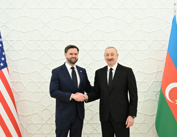 İlham Əliyevlə Cey Di Vens arasında geniştərkibli görüş başladı