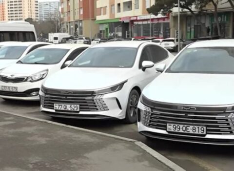 “Onlara görə maşın saxlaya bilmirik” – Taksi parkı ilə avtoservis əməkdaşları arasında ərazi mübahisəsi – VİDEO