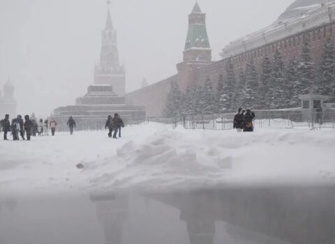 Moskvada güclü qar həyatı iflic etdi