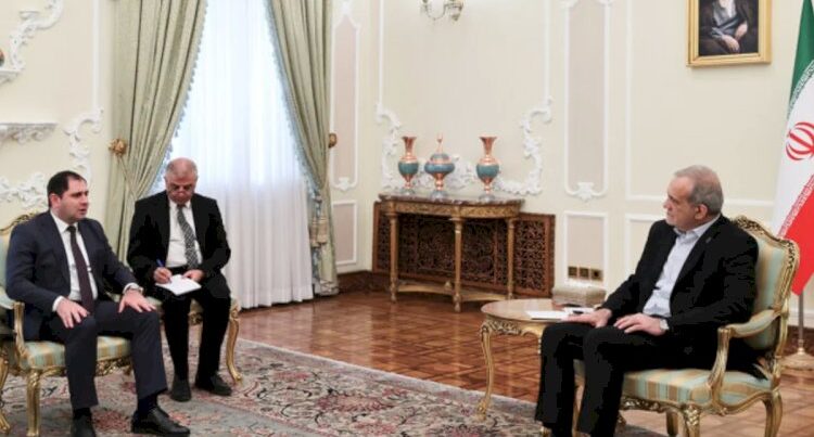 Pezeşkian Ermənistanla Azərbaycan arasındakı sülh prosesindən danışdı Pezeşkian Ermənistanla Azərbaycan arasındakı sülh prosesindən danışdı