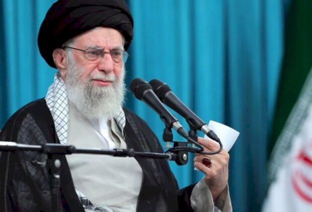 Xamenei qərargaha gəldi: Döyüşə şəxsən rəhbərlik edir