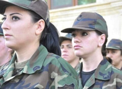 Azərbaycanda qızlar niyə indi əsgər gedir?