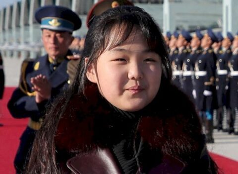Şimali Koreya liderinin qızı hərbi paradda göründü
