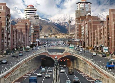 Əhali Tehranı kütləvi şəkildə tərk edir