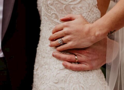 Bəzi kasıb ailənin qızları xarici kişilərə “ümid” kimi baxırlar — Sosioloq