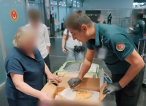 Azərbaycanlı qadın gündəm oldu: “Əliboş gəlim?!” – VİDEO