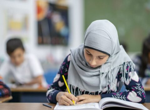 Azərbaycanda məktəblinin geyim forması: Valideynlər bunu etməyə borcludurlar