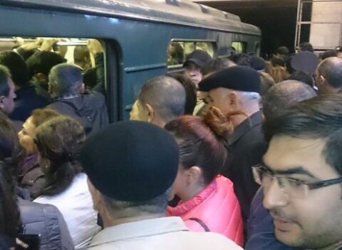 Bakı metrosunda problem: qatarda nasazlıq yarandı