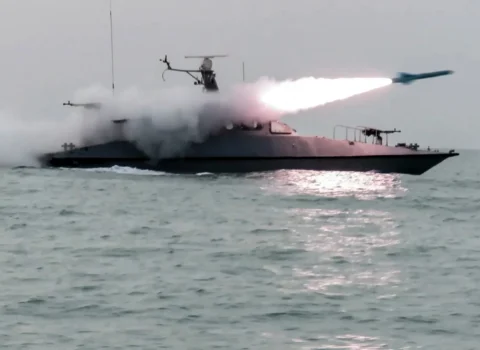 İran Hörmüz boğazında zenit raketini sınaqdan keçirib