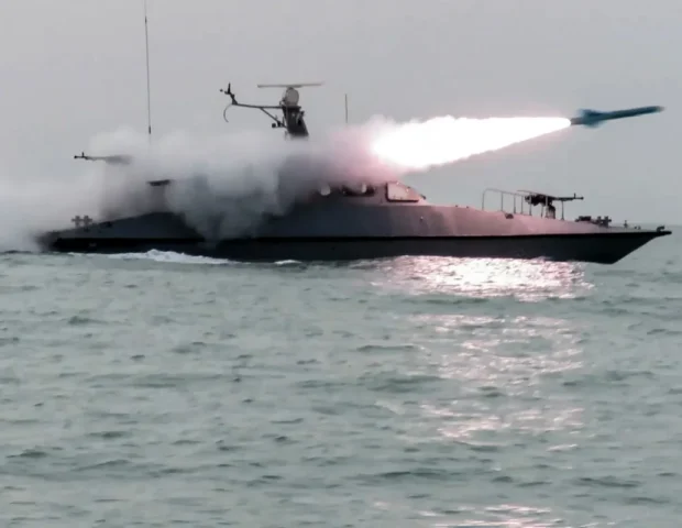 İran Hörmüz boğazında zenit raketini sınaqdan keçirib