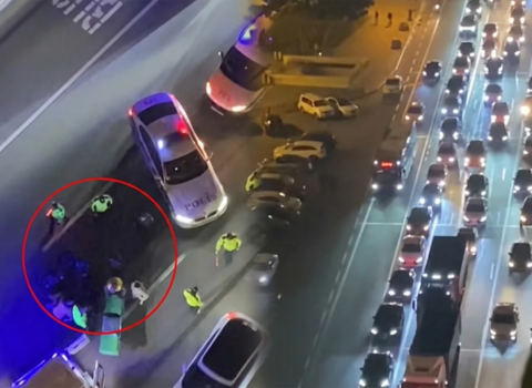 “Cresent Mall”ın qarşısında bədbəxt HADİSƏ – Qadın ÖLDÜ – VİDEO