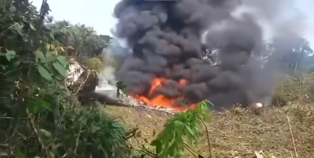 Daha bir təyyarə qəzası – 90 nəfər həlak oldu – FOTO