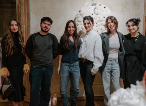 Prezidentin qızı və gəlini sərgidə – FOTOLAR