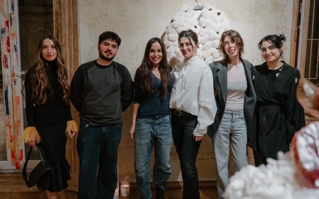 Prezidentin qızı və gəlini sərgidə – FOTOLAR