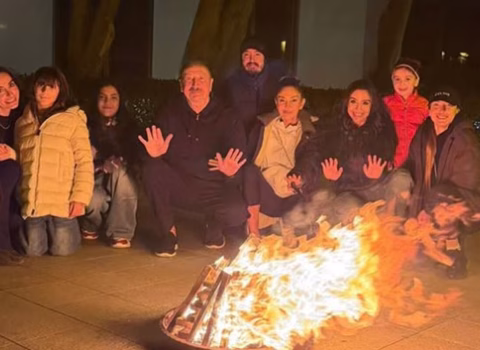 Prezident ailəsi ilə tonqal ətrafında – Foto